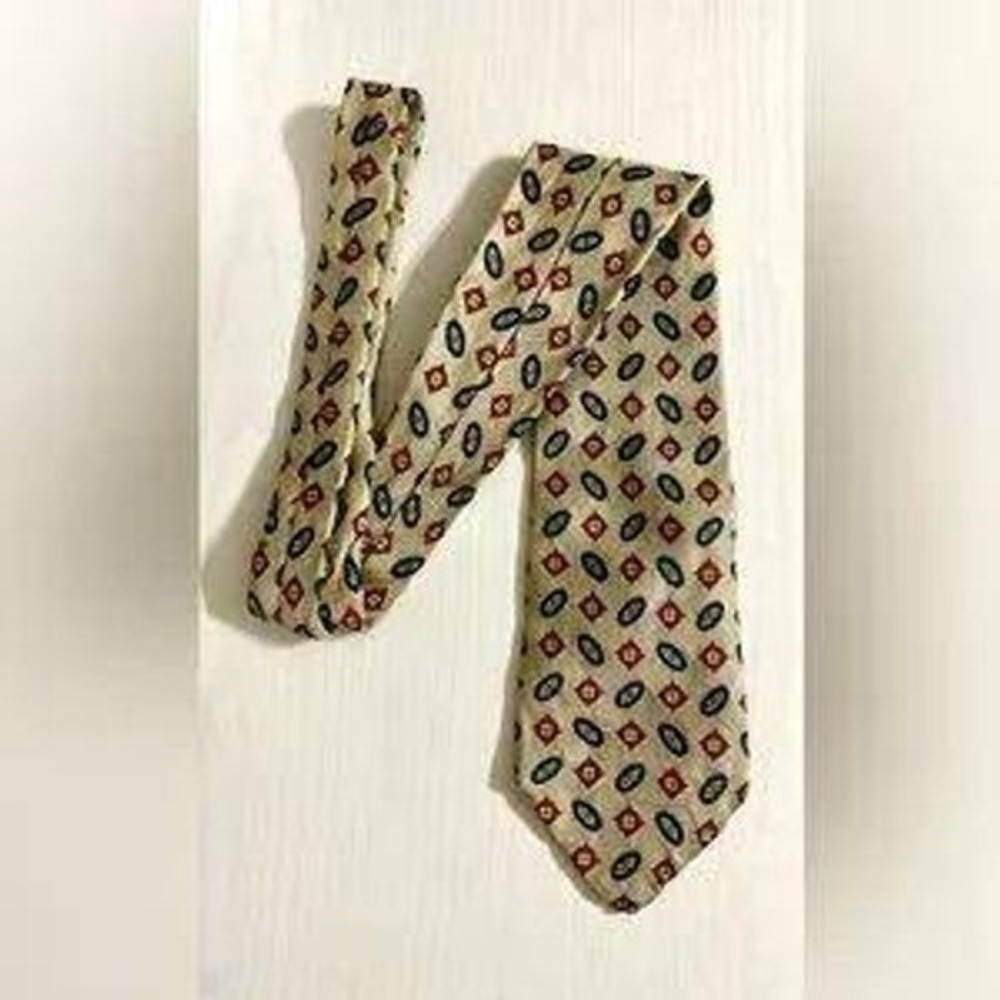 Bugatti 100%‎ Italian Silk Geometric Pattern Men's Necktie